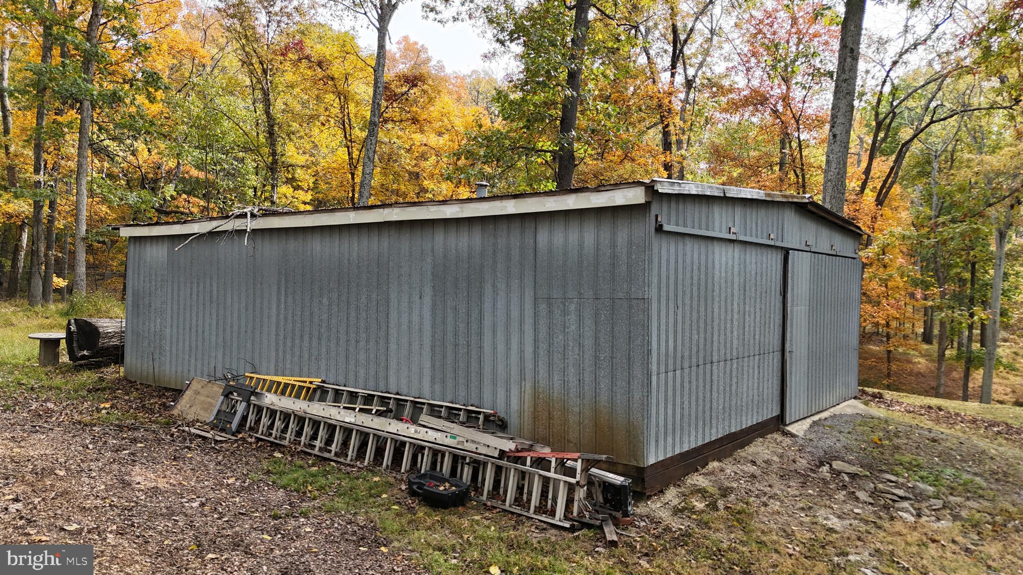 18758 Telegraph Springs Road Purcellville, VA 20132 - Photo 41 of 59 a backyard of a house with wooden fence
