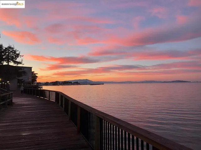 $366,000 | 7 Commodore Drive, Unit A460, Emeryville, CA 94608