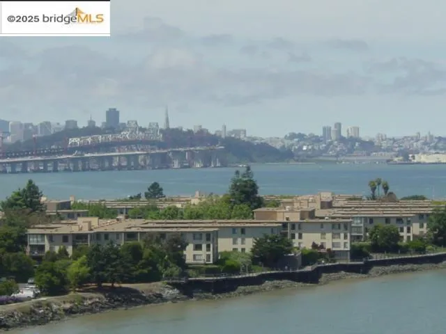 $366,000 | 7 Commodore Drive, Unit A460, Emeryville, CA 94608