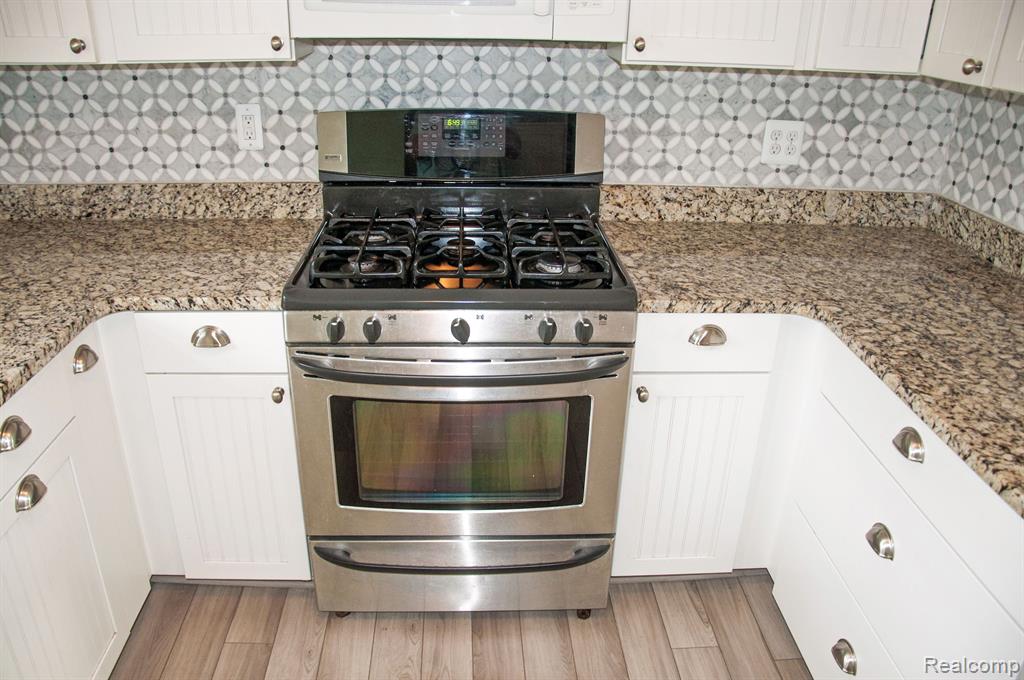 1235 Harding Avenue Rochester Hills, MI 48307 - Photo 14 of 81