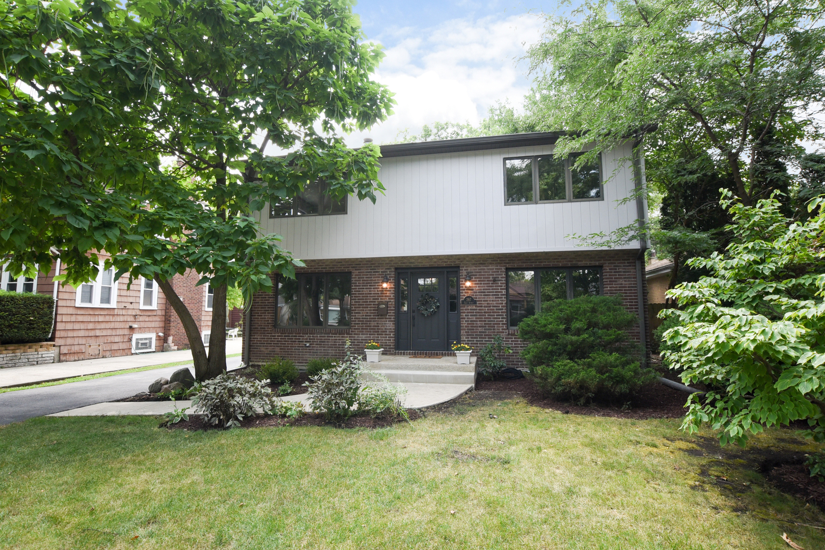 297 East Quincy Street Riverside, IL 60546 - Photo 2 of 50