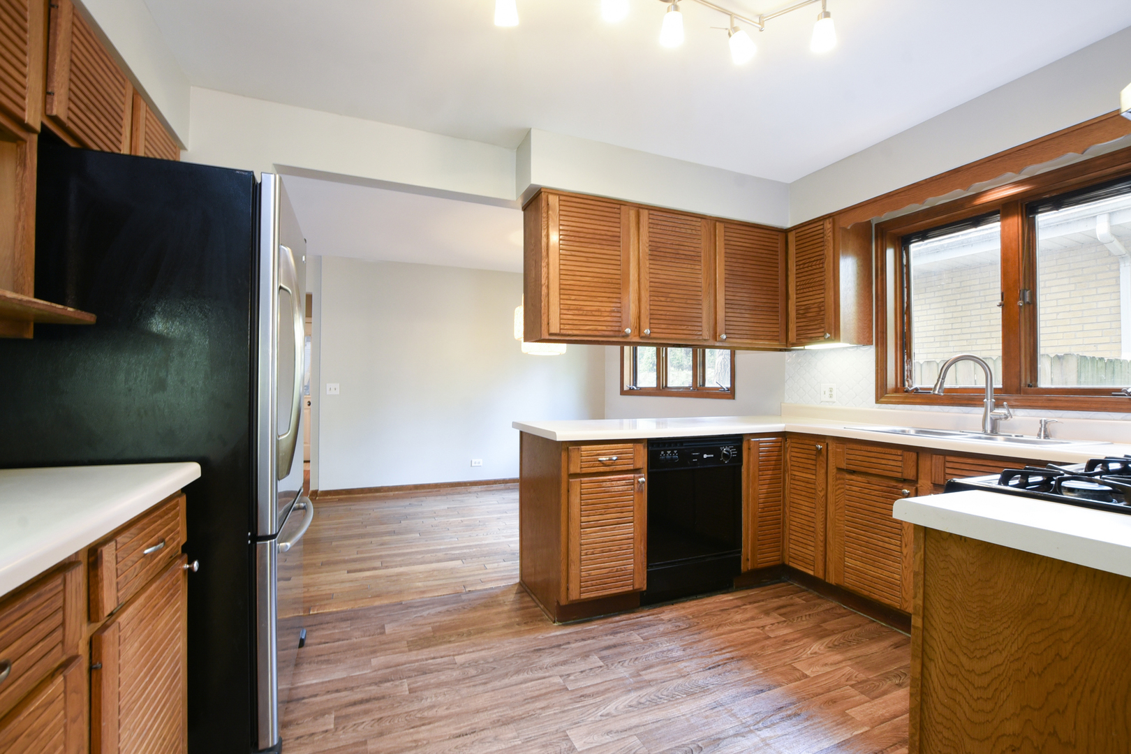 297 East Quincy Street Riverside, IL 60546 - Photo 18 of 50