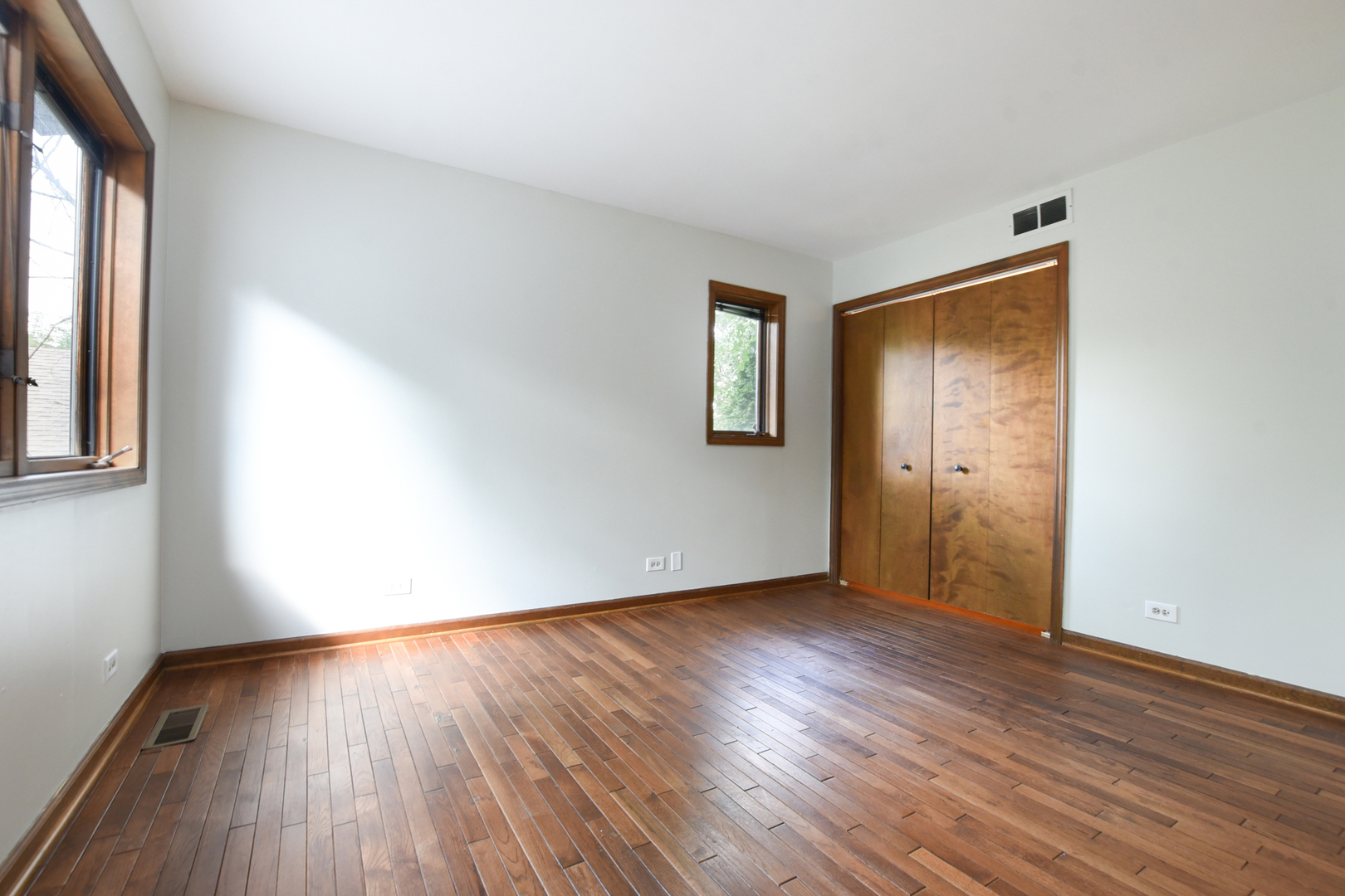 297 East Quincy Street Riverside, IL 60546 - Photo 28 of 50
