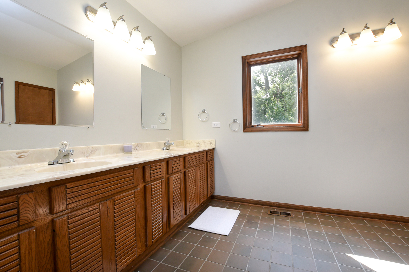 297 East Quincy Street Riverside, IL 60546 - Photo 32 of 50