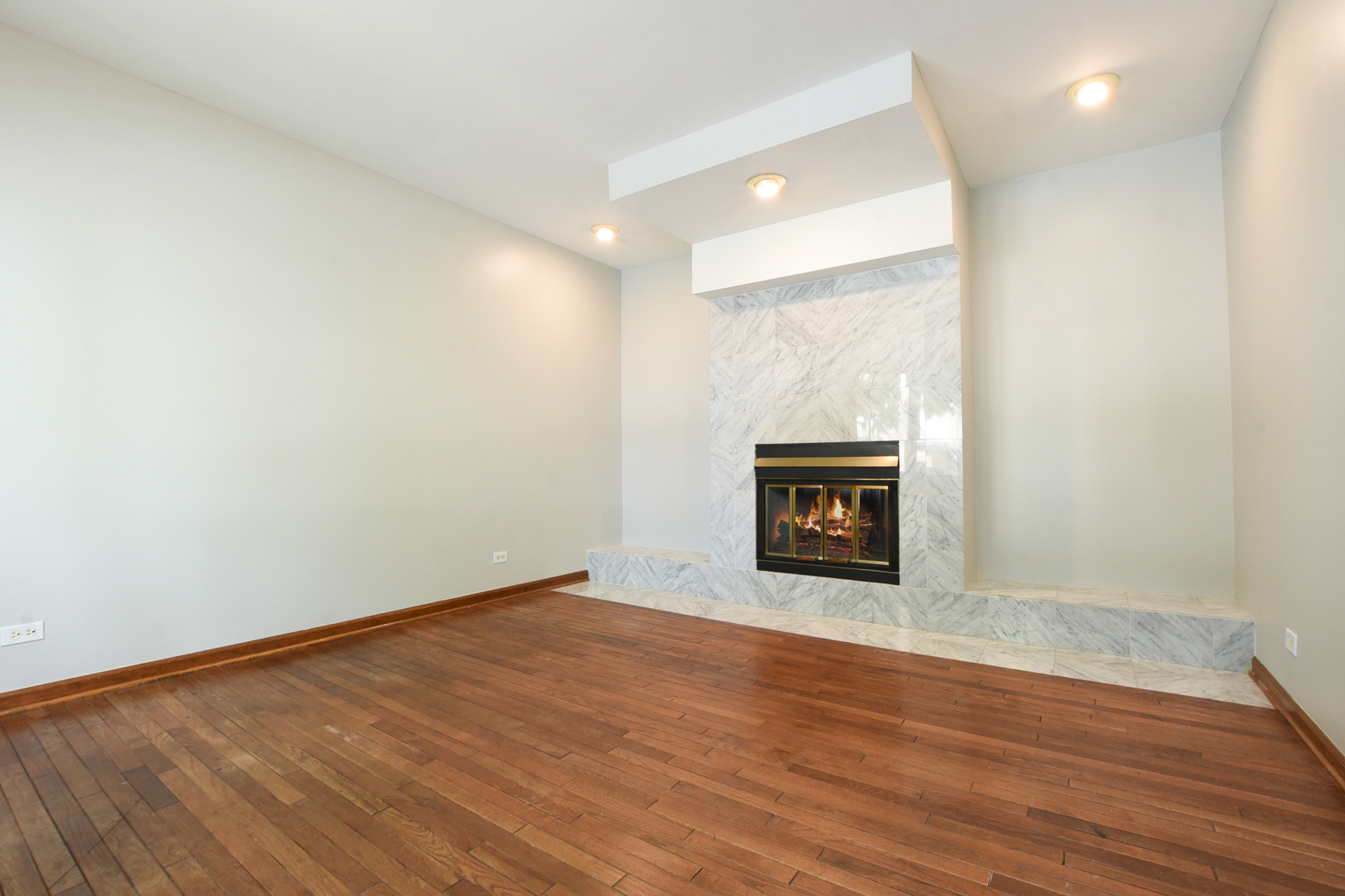 297 East Quincy Street Riverside, IL 60546 - Photo 6 of 50