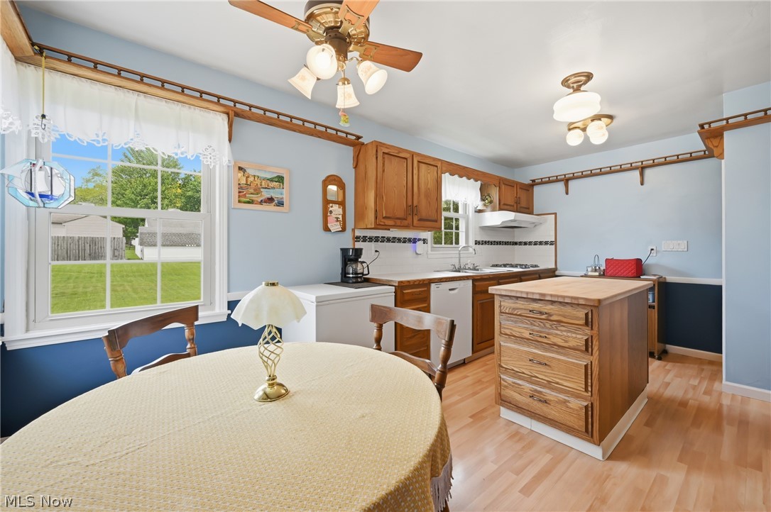 3898 New Road Austintown, OH 44515 - Photo 19 of 45 Eat in kitchen with dining area