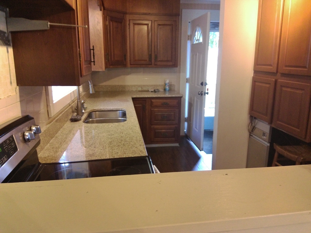 30 R Highland Street Gloucester, MA 01930 - Photo 6 of 14