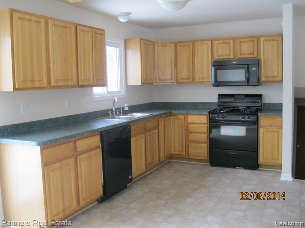 9201 West Allen Road Fowlerville, MI 48836 - Photo 2 of 11 Kitchen.jpg