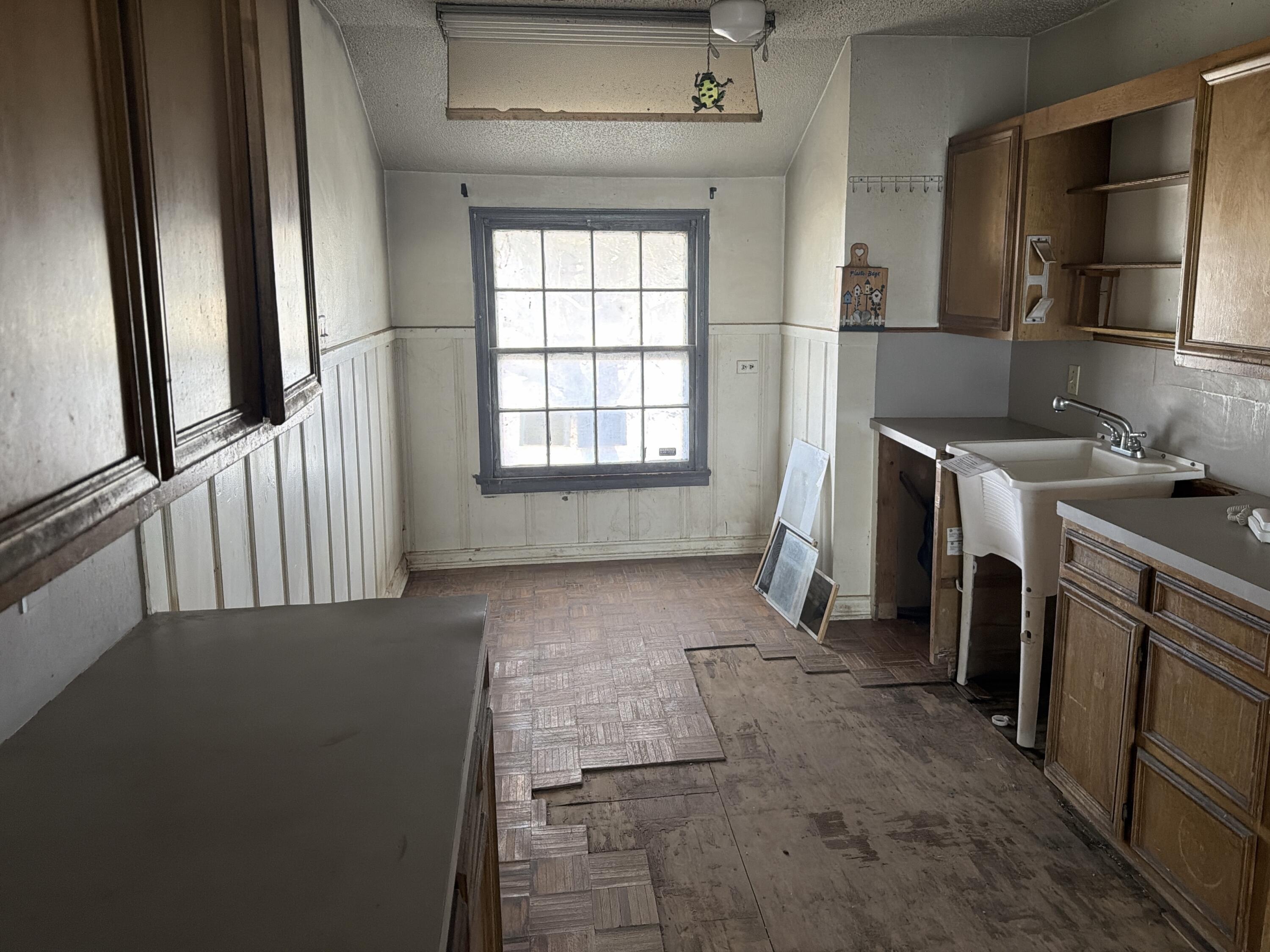 1120 Ave G Ralls, TX 79357 - Photo 3 of 15 IMG_7597 (1)