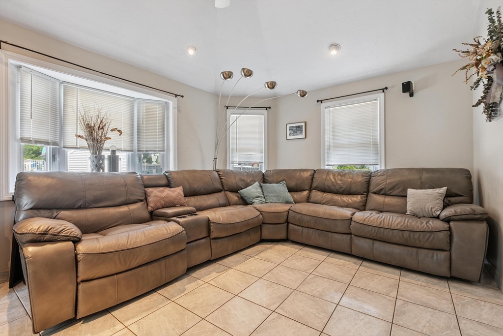 7 James Road Methuen, MA 01844 - Photo 10 of 39 Gallery Image 10