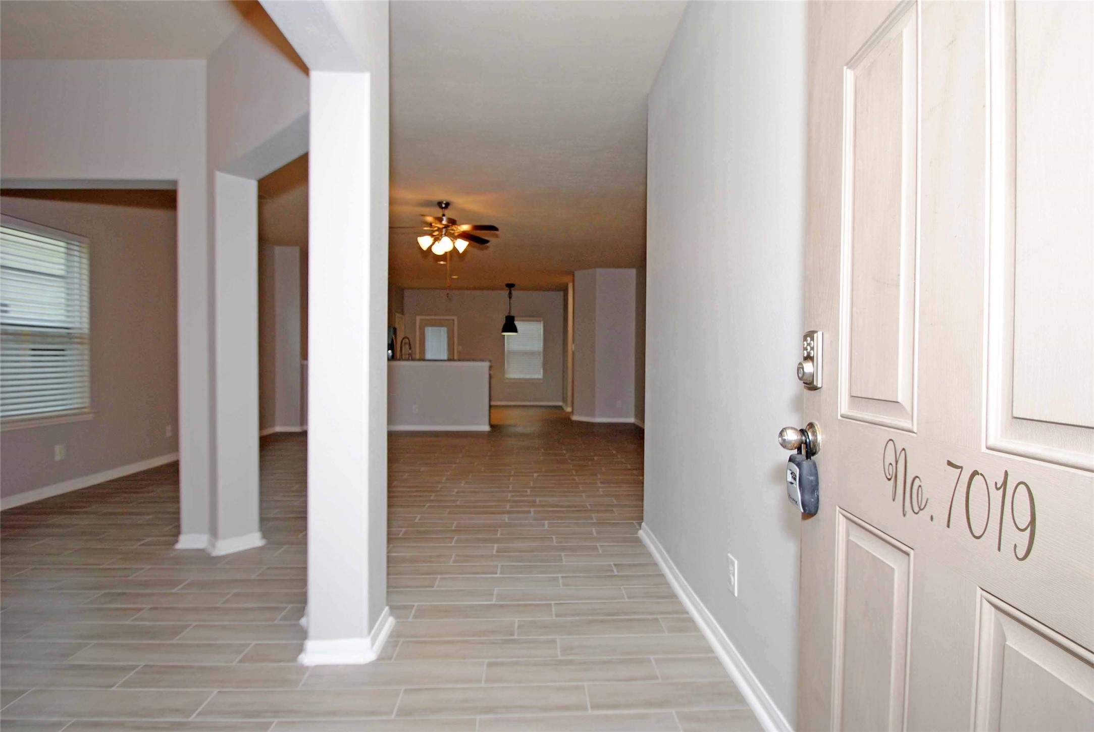 7019 Hazelnut Lane Baytown, TX 77521 - Photo 4 of 29
