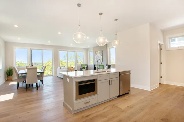 $749,900 | 631 Fairview Avenue Northeast, Unit 3, Grand Rapids, MI 49503