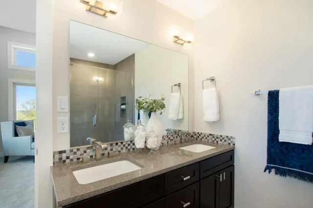 $749,900 | 631 Fairview Avenue Northeast, Unit 3, Grand Rapids, MI 49503