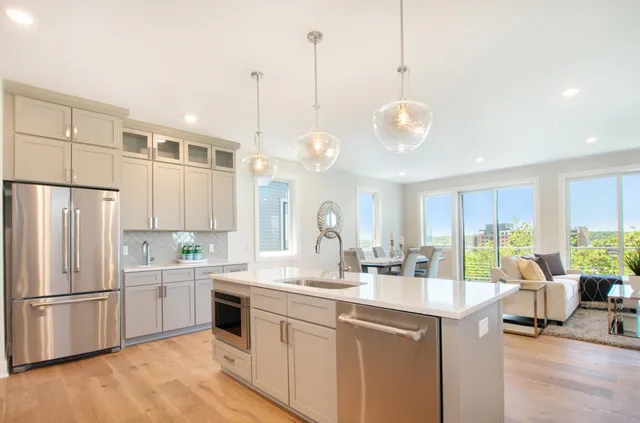 $749,900 | 631 Fairview Avenue Northeast, Unit 3, Grand Rapids, MI 49503