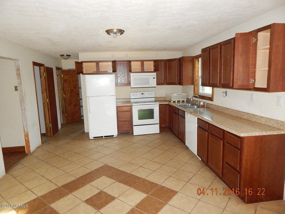2135 Allen Williams Road Williamston, NC 27892 - Photo 2 of 9 kitchen