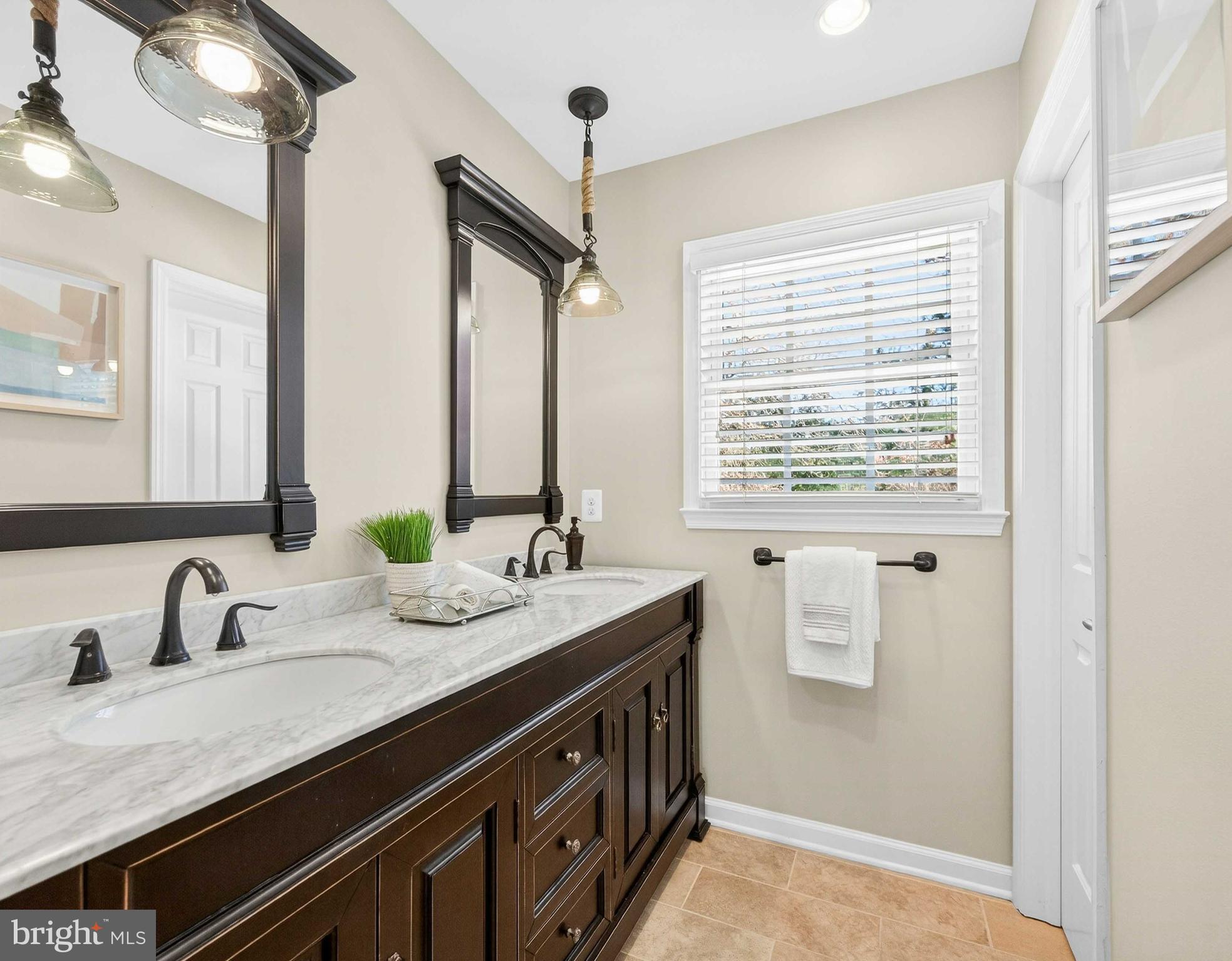 3005 Robin Ridge Court Fairfax, VA 22031 - Photo 16 of 33 Primary Bath