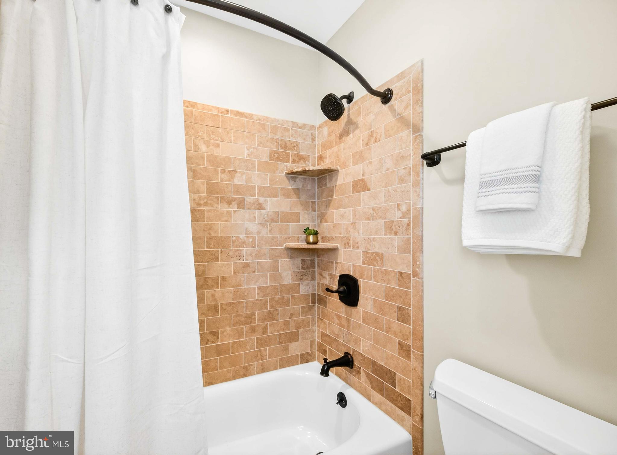 3005 Robin Ridge Court Fairfax, VA 22031 - Photo 17 of 33 Primary Bath