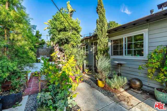 a view of a entryway door of the house