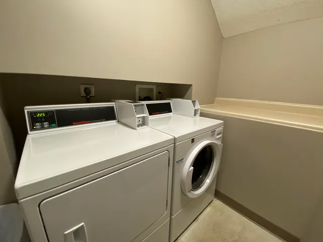 $1,799 | 3981 Brown Avenue, Unit 75, Manchester, NH 03103