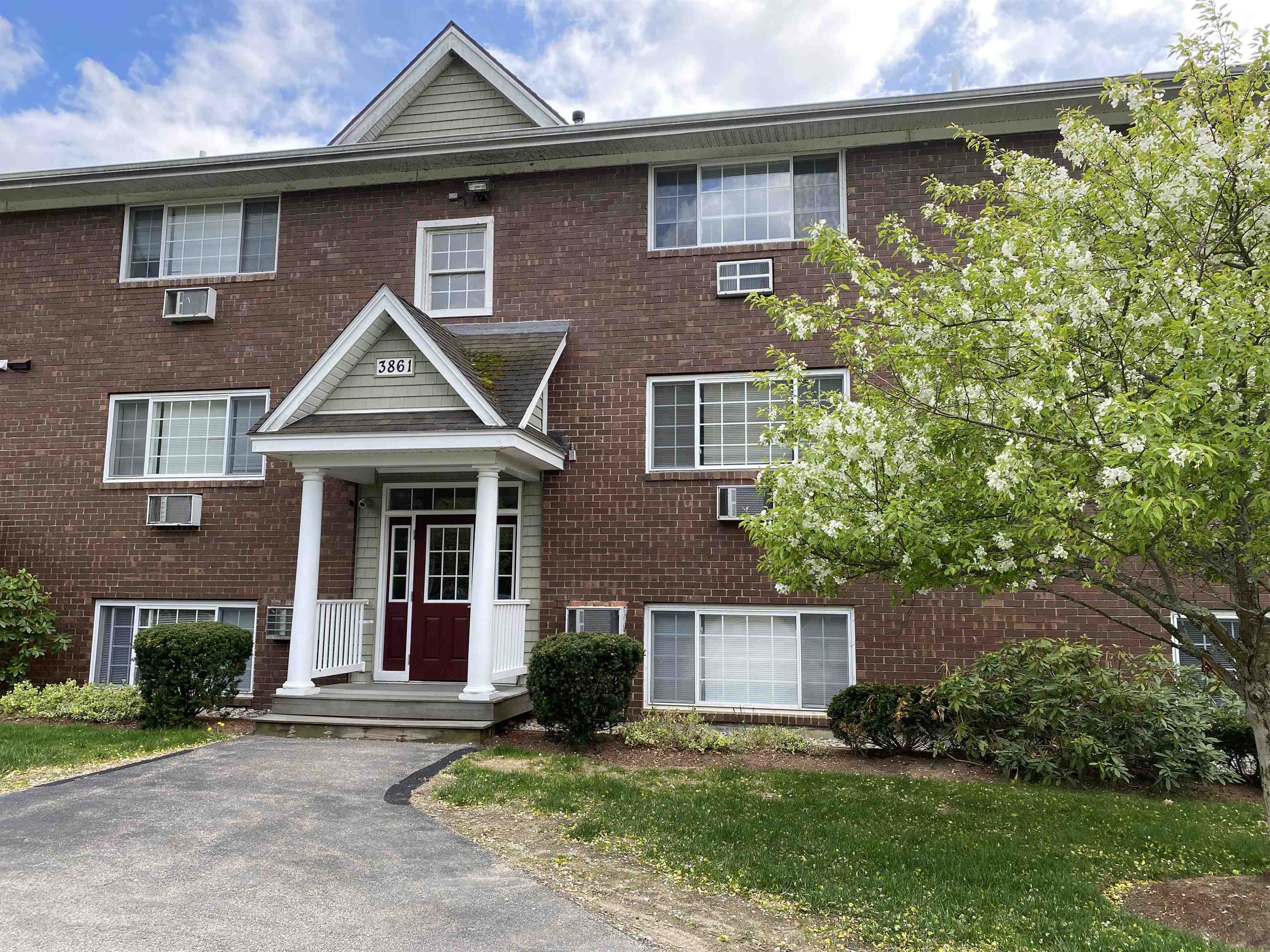 3981 Brown Avenue, Unit 75 Manchester, NH 03103 - Photo 4 of 37