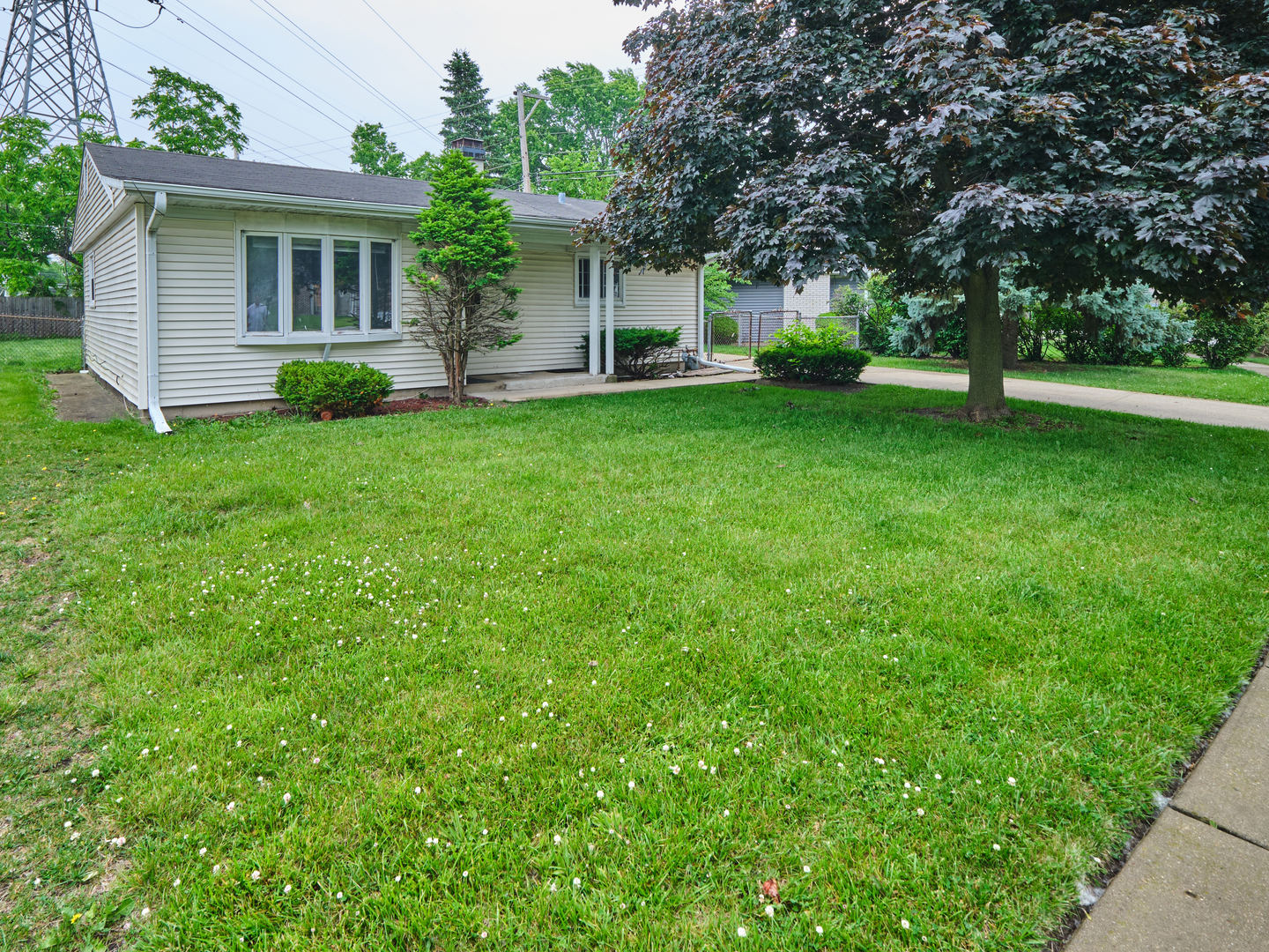 109 George Road Wheeling, IL 60090 - Photo 1 of 12 a view of a house with a yard and a garden