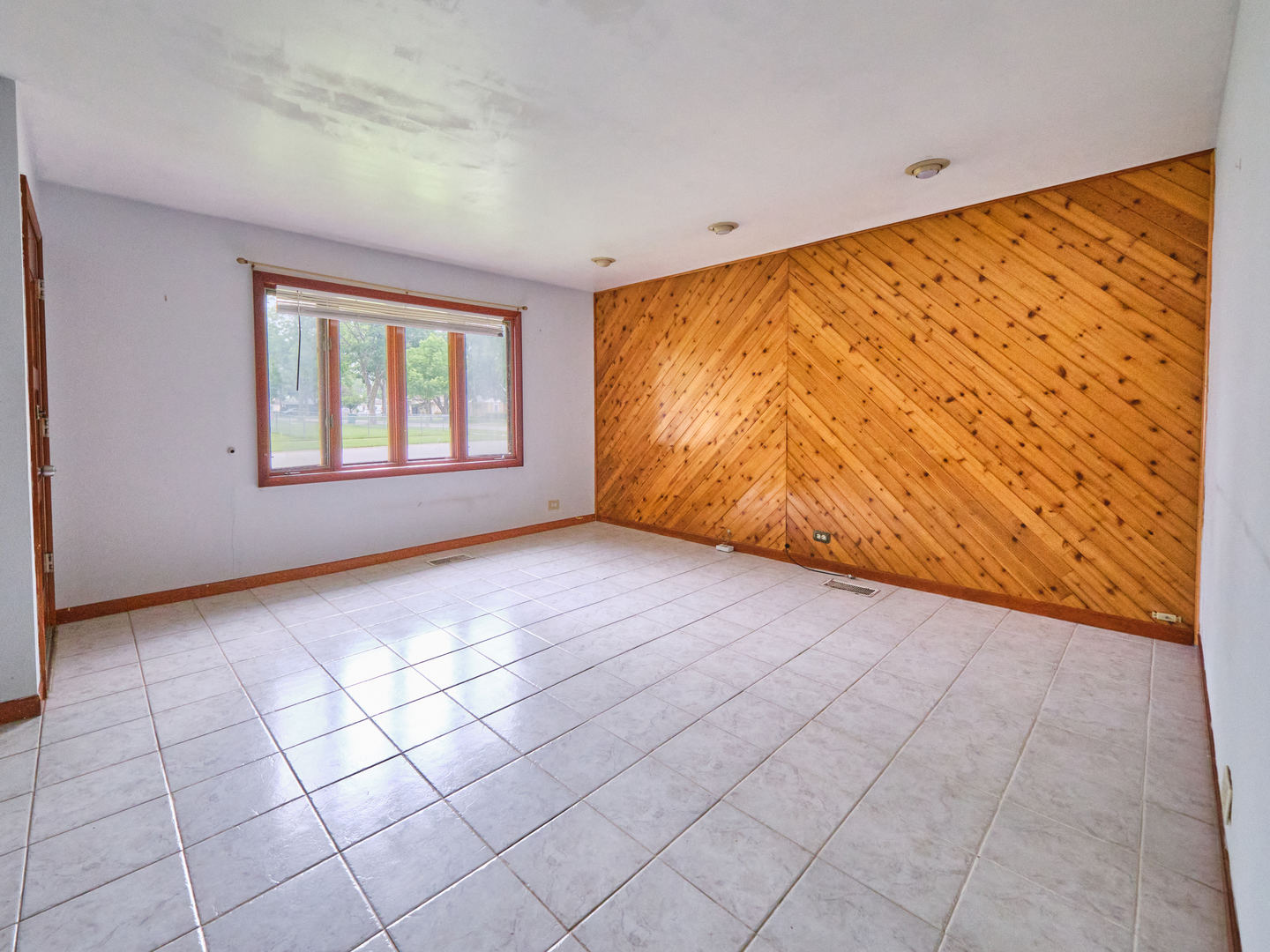 109 George Road Wheeling, IL 60090 - Photo 3 of 12 a view of an empty room and window