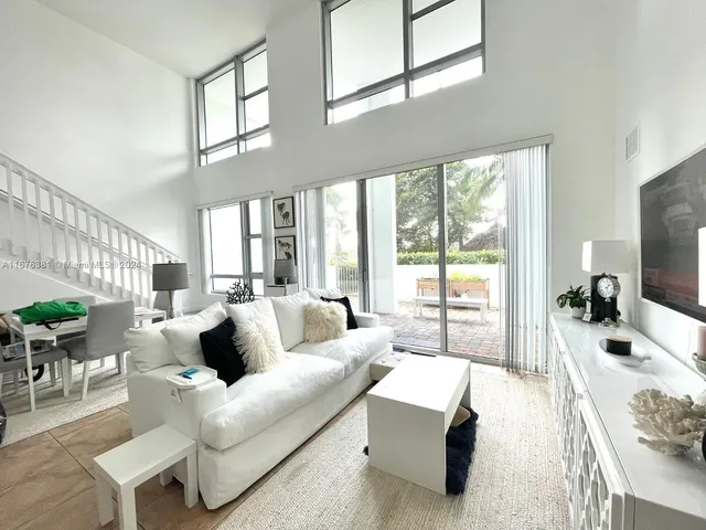 $5,200 | 2681 North Flamingo Road, Unit TH6S, Sunrise, FL 33323