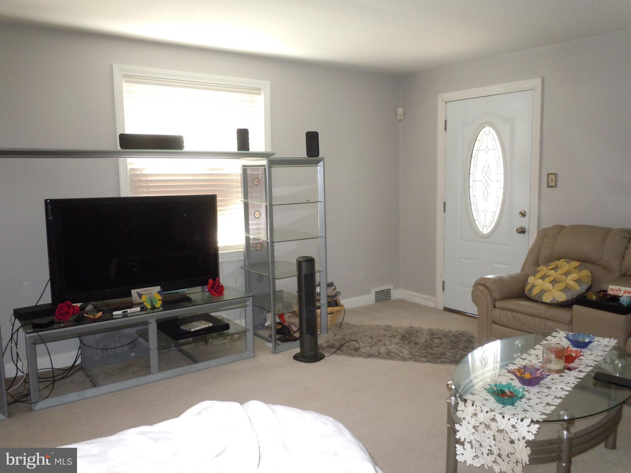 186 Marshall Road Lansdowne, PA 19050 - Photo 21 of 41 Living Room View