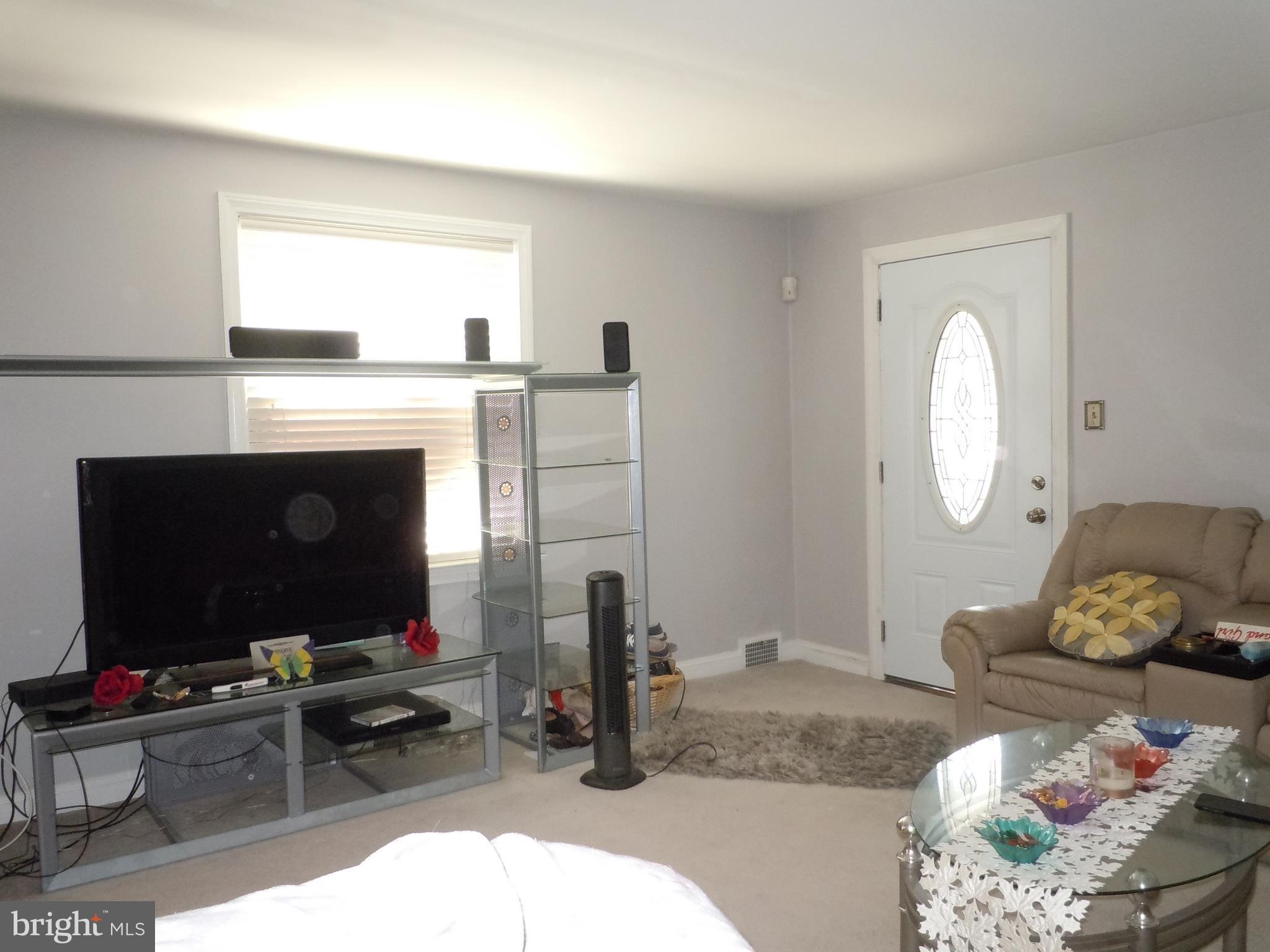 186 Marshall Road Lansdowne, PA 19050 - Photo 22 of 41 Living Room View