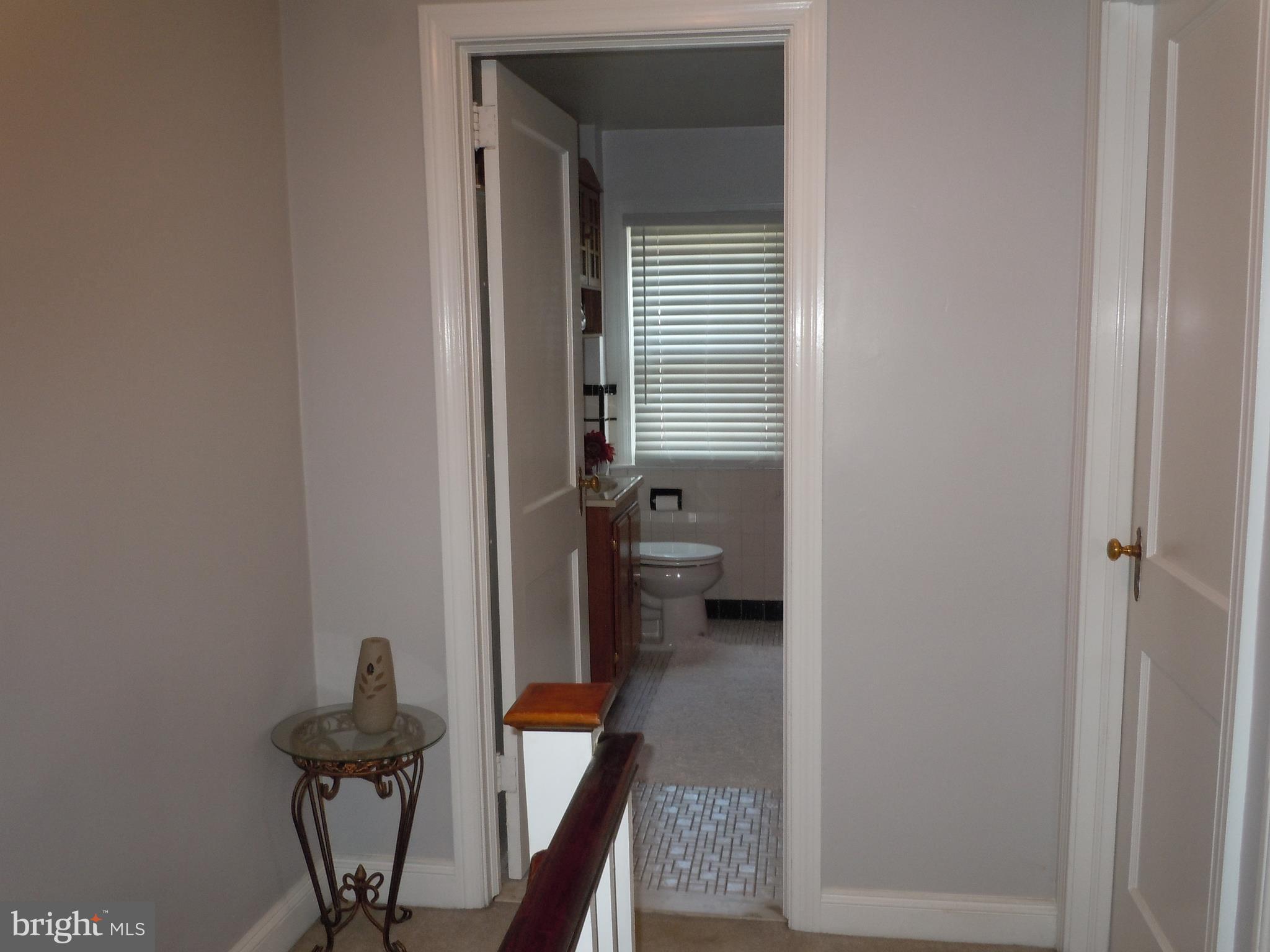 186 Marshall Road Lansdowne, PA 19050 - Photo 28 of 41 End of Hall way