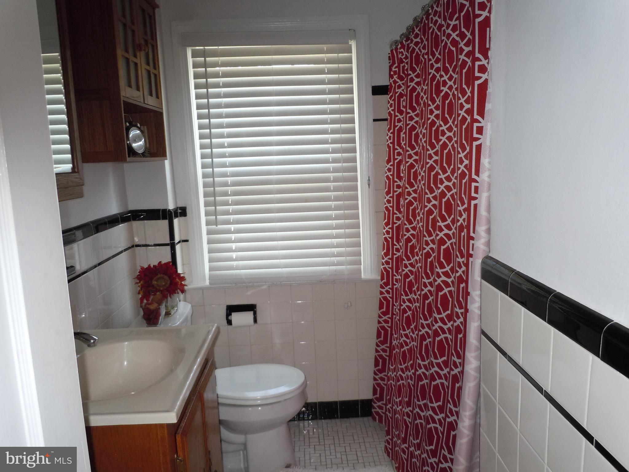 186 Marshall Road Lansdowne, PA 19050 - Photo 29 of 41 Bath room