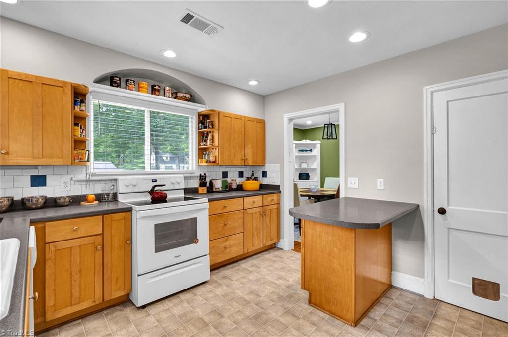 712 Cannon Road Greensboro, NC 27410 - Photo 10 of 31