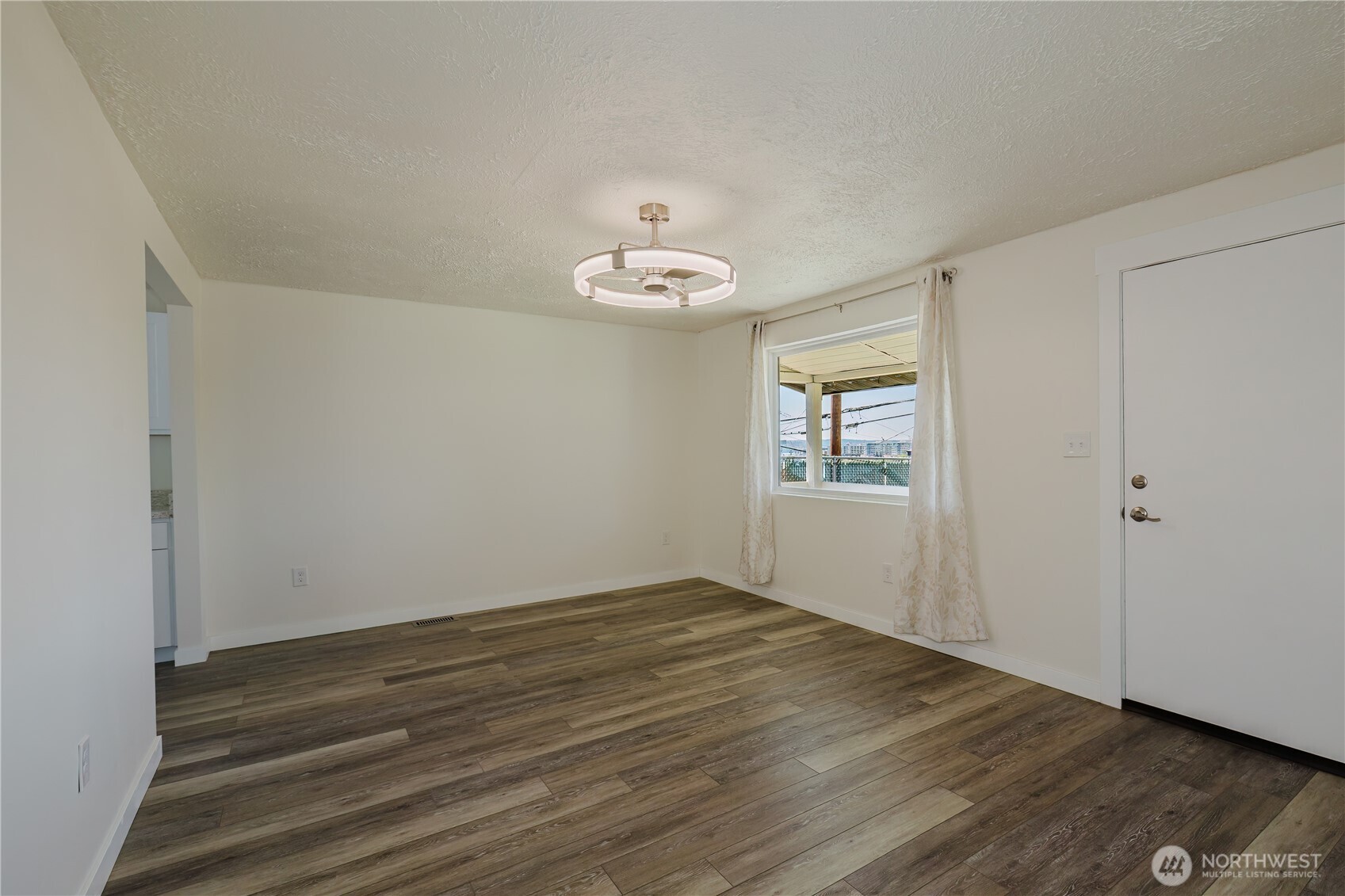 1112 Perry Avenue Bremerton, WA 98310 - Photo 9 of 31 Gallery Image 9