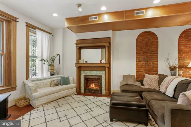 $6,700 | 1116 Monroe Street Northwest, Unit 1, Washington, DC 20010