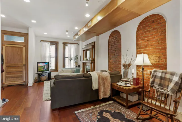 $6,700 | 1116 Monroe Street Northwest, Unit 1, Washington, DC 20010