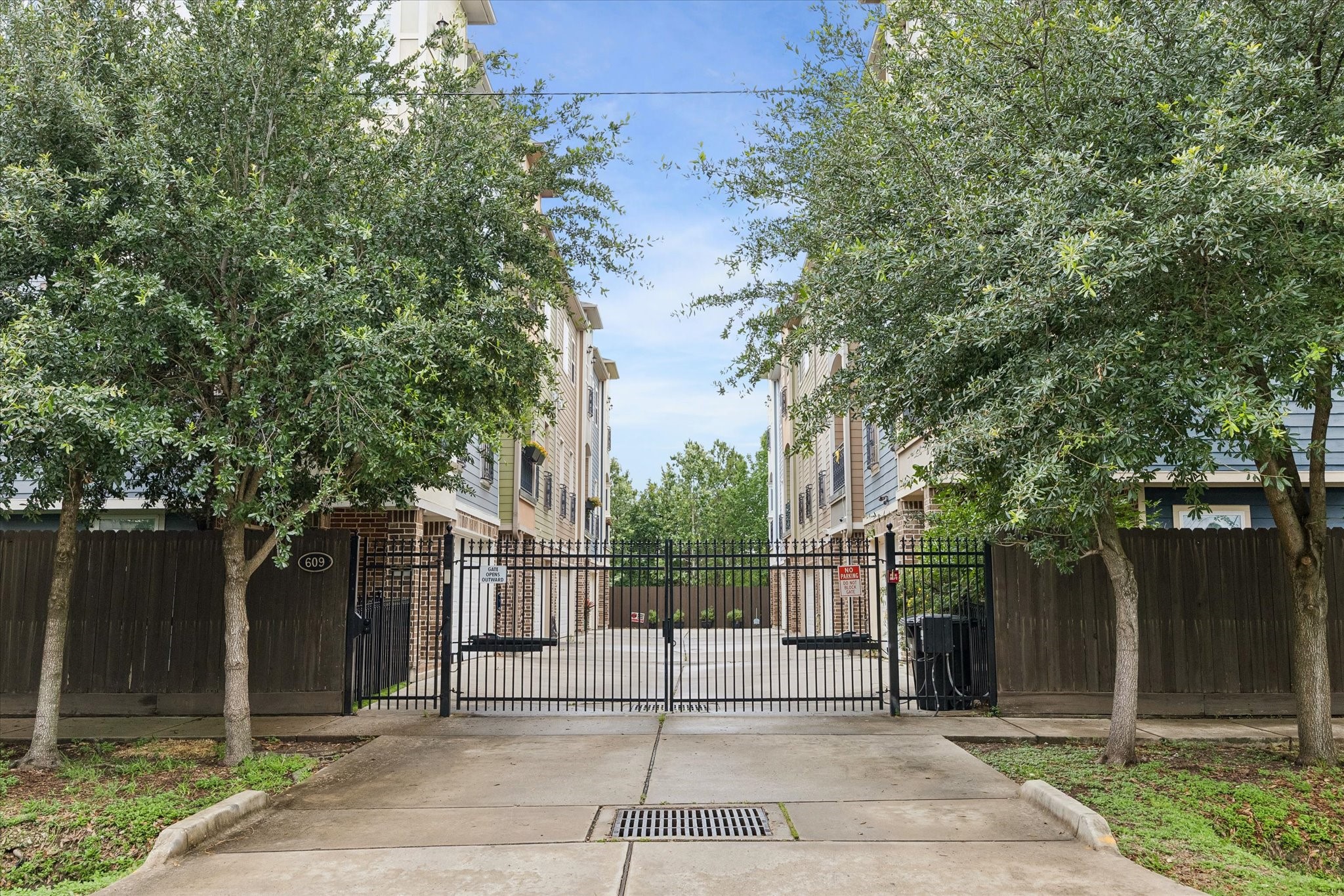 609 Rutland Street, Unit A Houston, TX 77007 - Photo 2 of 30 a view of a house with a fence