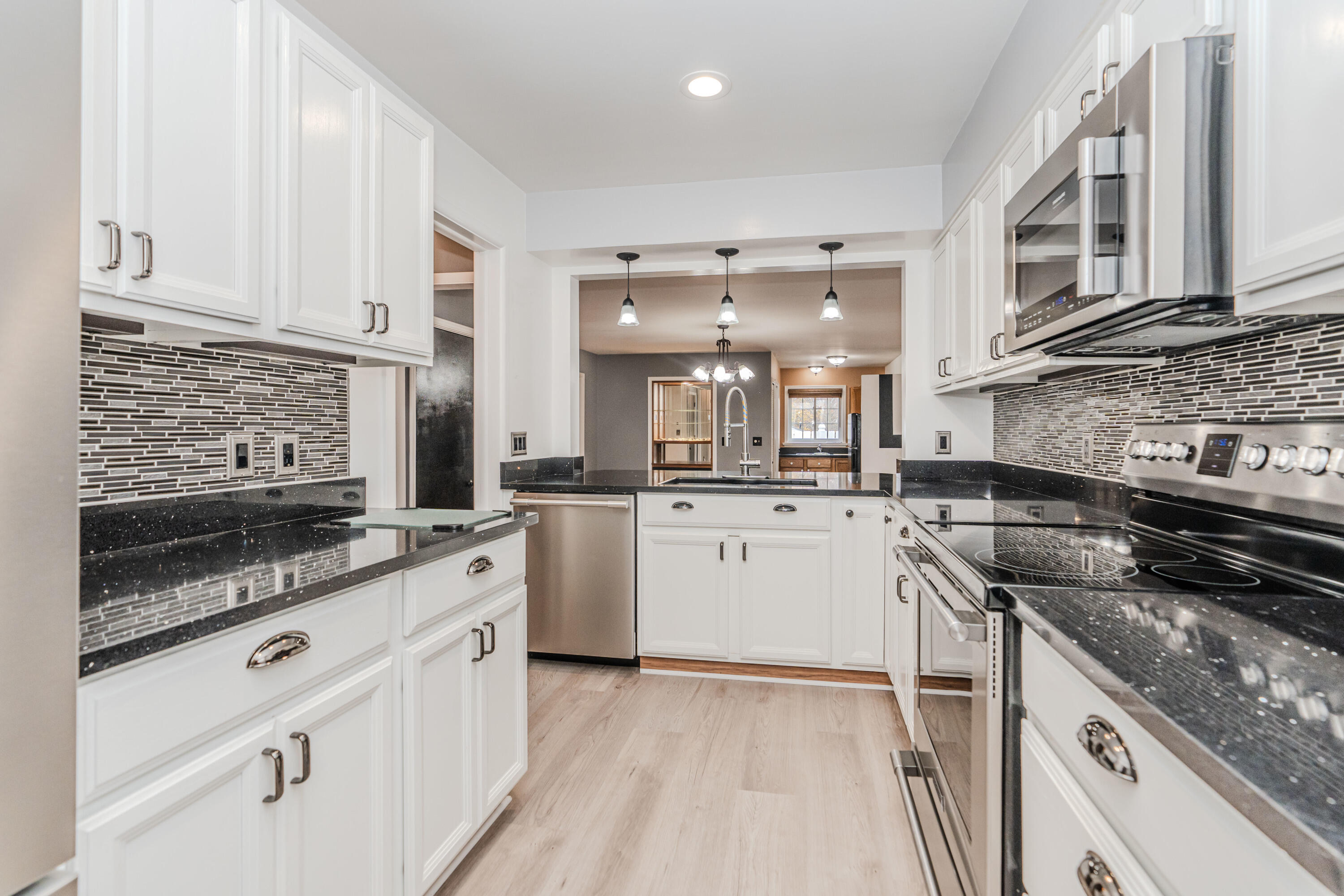 4476 Dublin Road Burton, MI 48529 - Photo 12 of 50 047_88