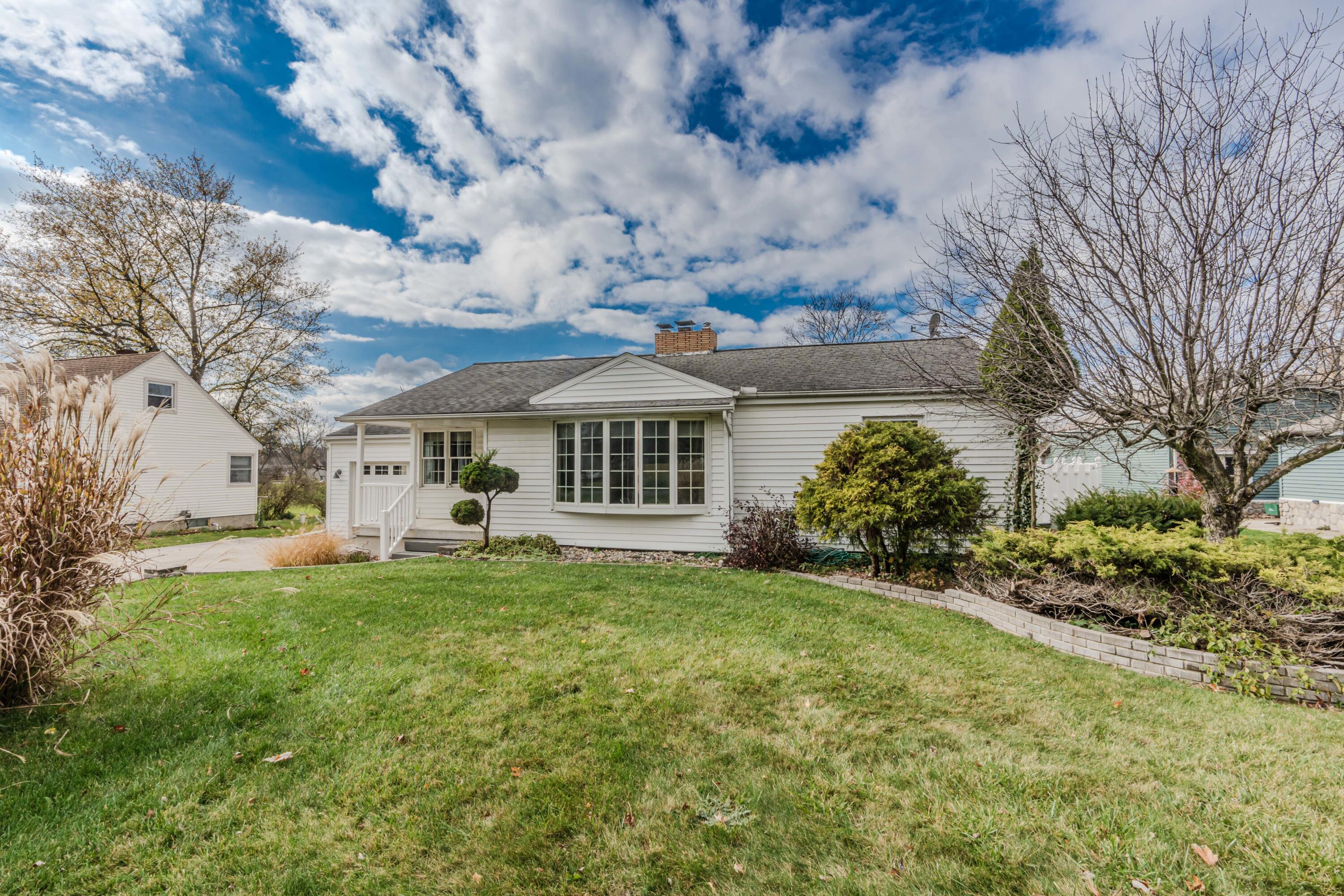 4476 Dublin Road Burton, MI 48529 - Photo 2 of 50 v494869_1
