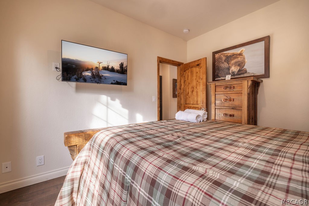 1629 Angels Camp Road Big Bear City, CA 92314 - Photo 20 of 40 a bedroom with a bed and a flat screen tv