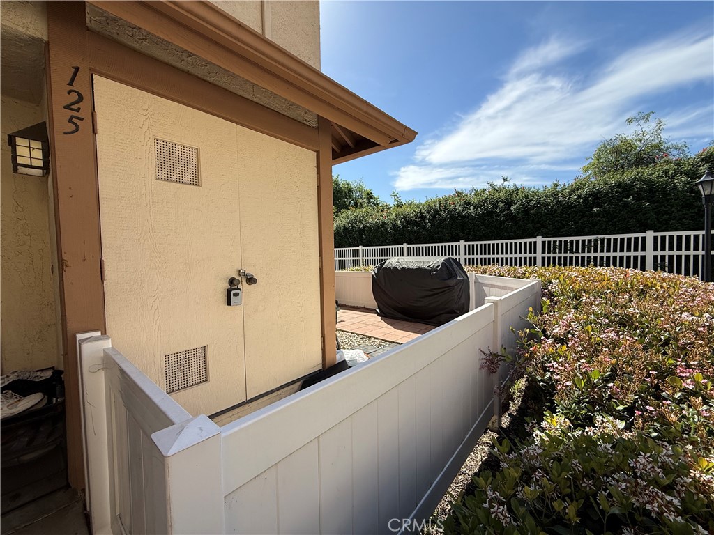 2201 Cheyenne Way, Unit 125 Fullerton, CA 92833 - Photo 29 of 30 a view of balcony and deck
