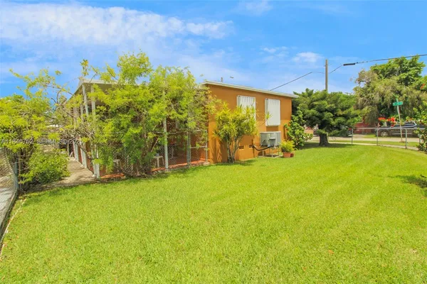a view of a house with a big yard