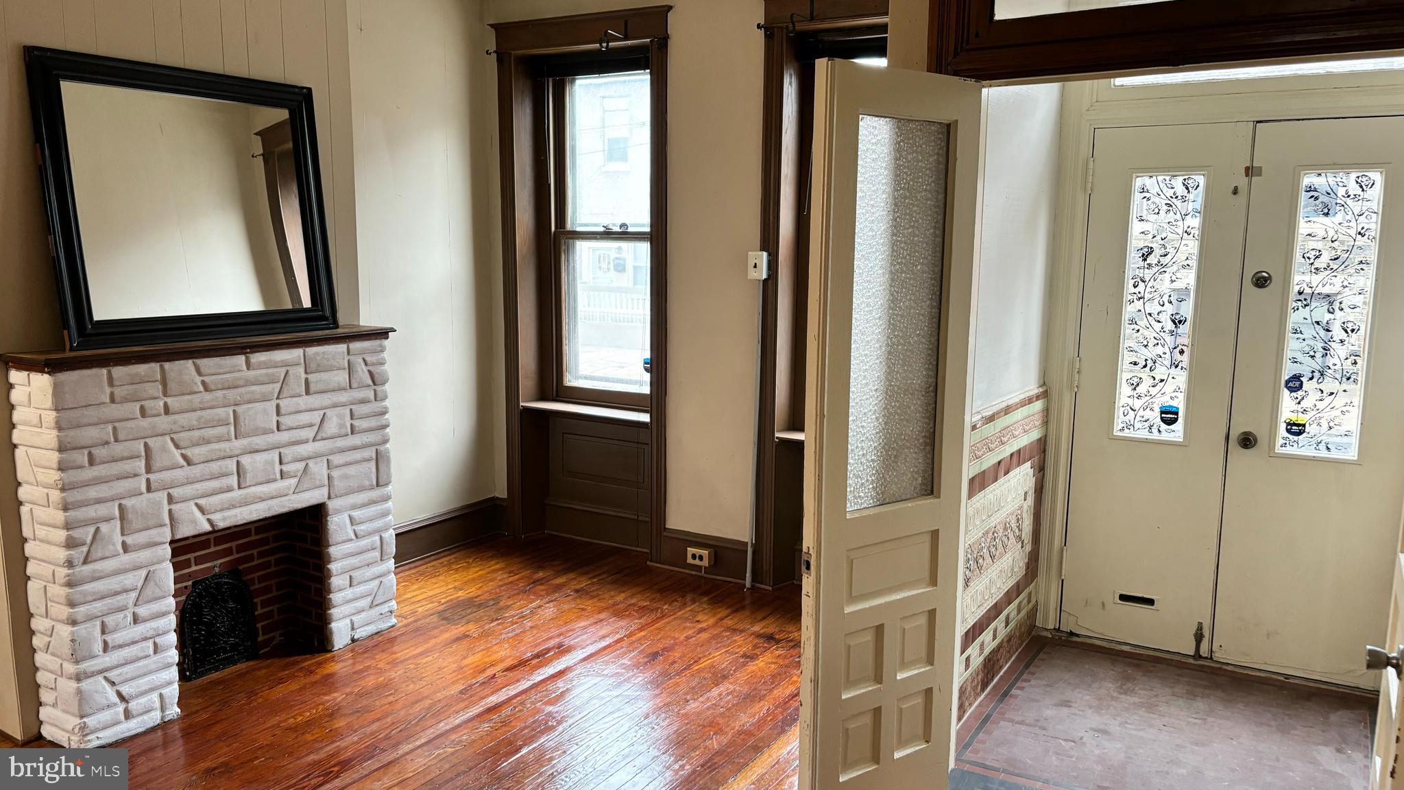 2041 East Cambria Street Philadelphia, PA 19134 - Photo 2 of 9