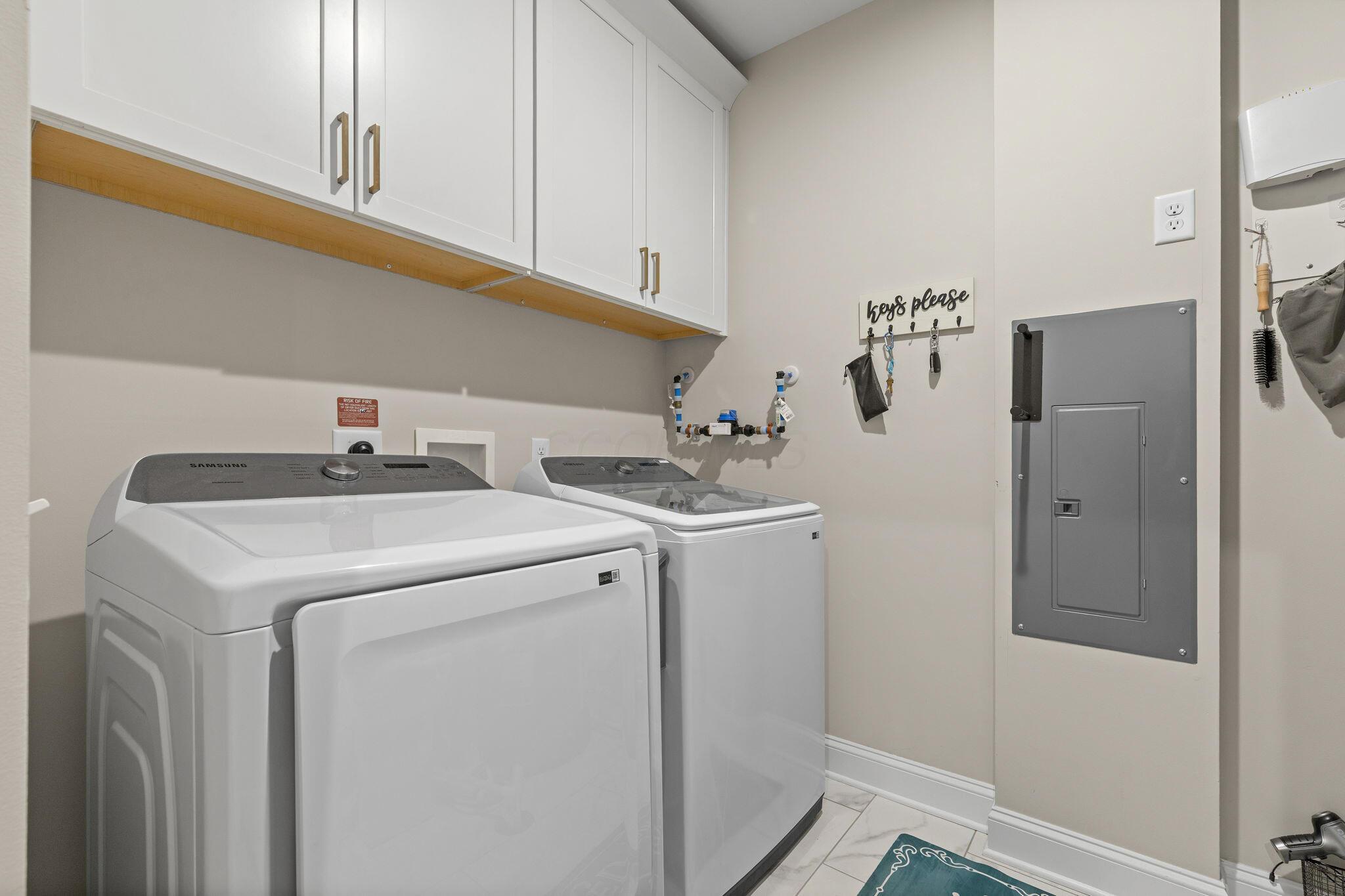 5211 Highpointe Lakes Drive, Unit 7402 Westerville, OH 43081 - Photo 29 of 43 Laundry Room