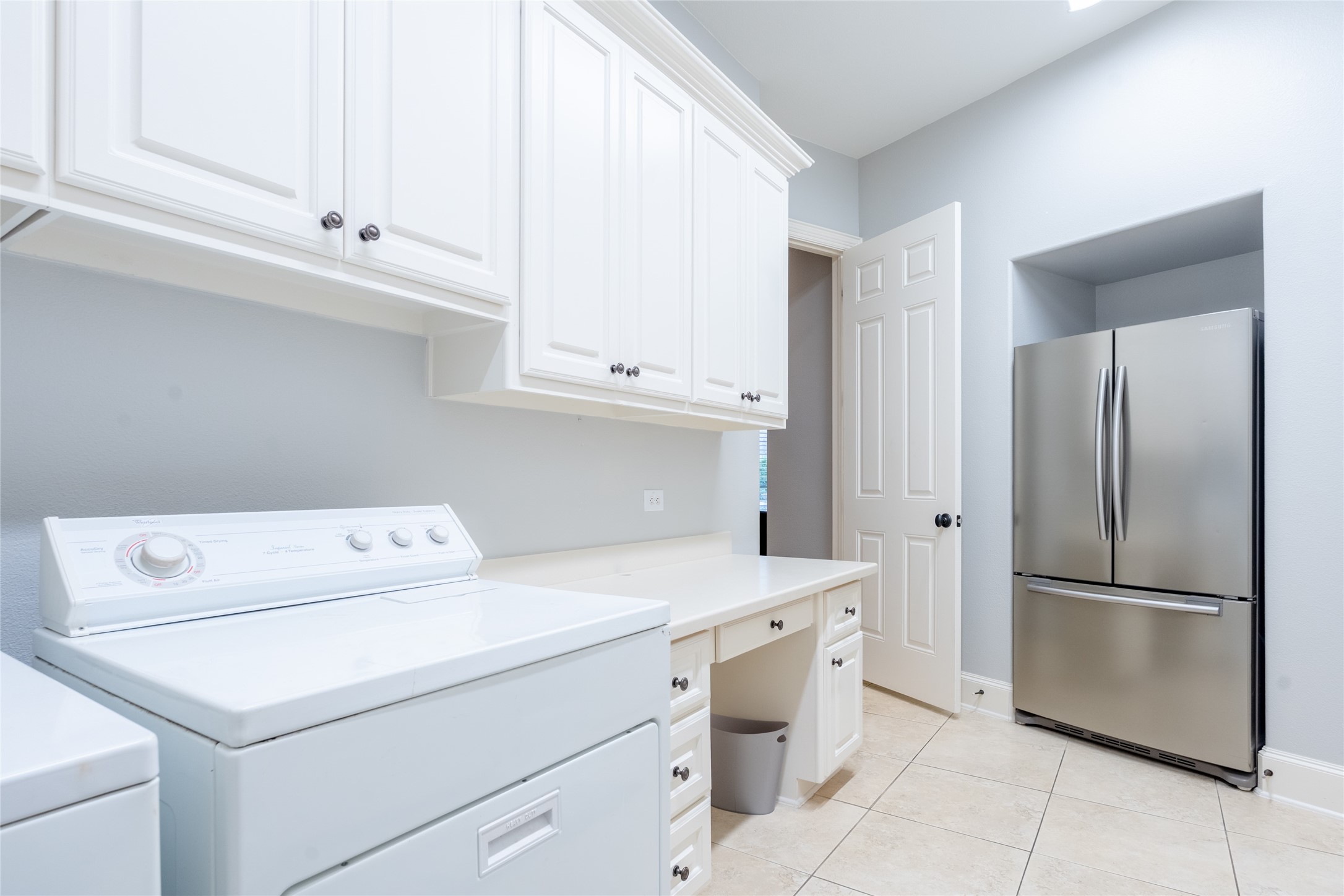 6 Rhapsody Bend Drive The Woodlands, TX 77382 - Photo 29 of 39 a utility room with dryer and washer