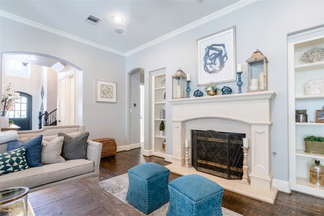 $1,050,000 | 6 Rhapsody Bend Drive, The Woodlands, TX 77382