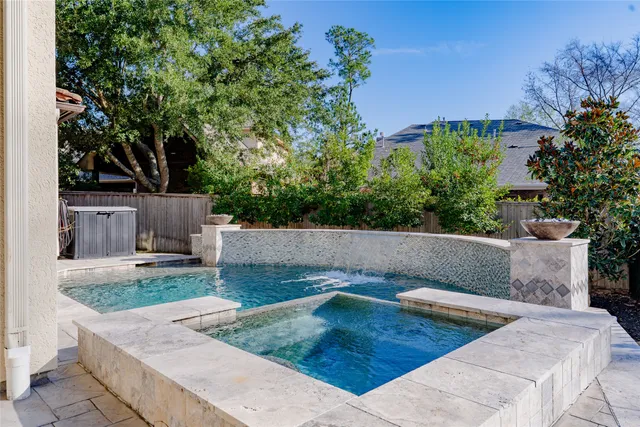 $1,050,000 | 6 Rhapsody Bend Drive, The Woodlands, TX 77382