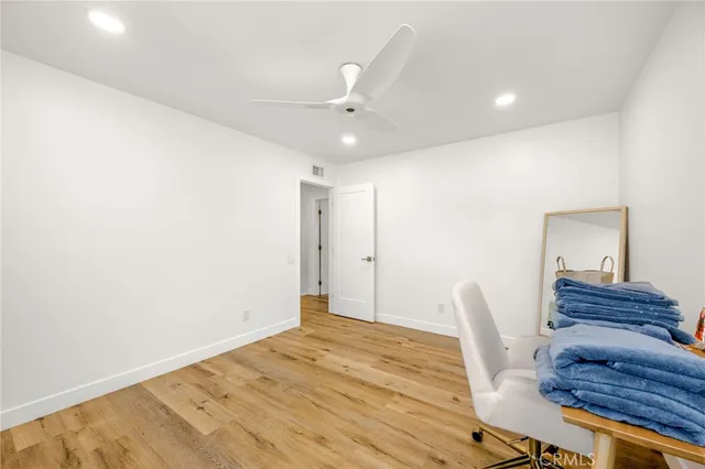 a view of livingroom with furniture