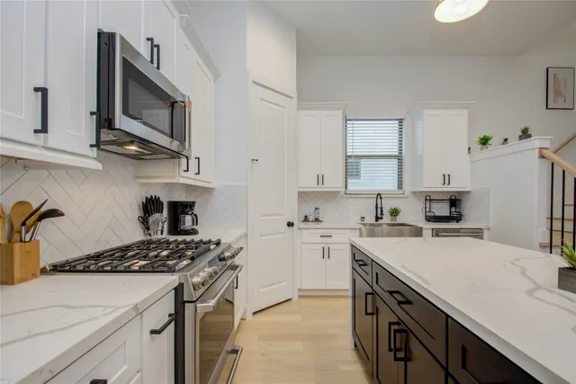 $3,750 | 2315 Sherwin Street, Houston, TX 77007