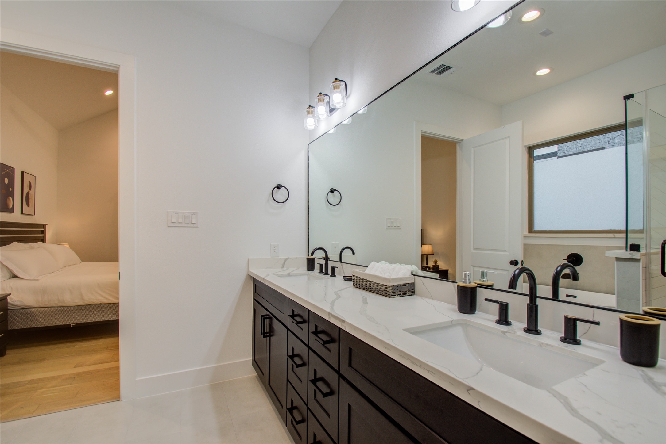 2315 Sherwin Street Houston, TX 77007 - Photo 29 of 50 a bathroom with double vanity and a mirror