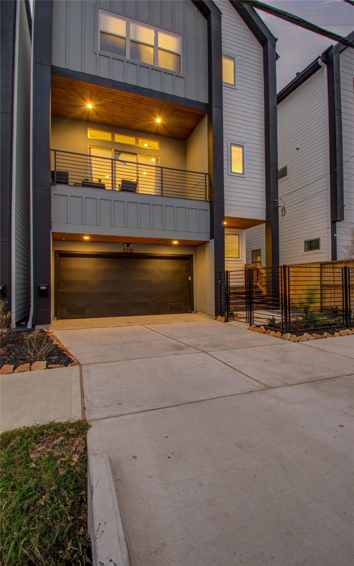 2315 Sherwin Street Houston, TX 77007 - Photo 45 of 50 a view of entrance gate of a building